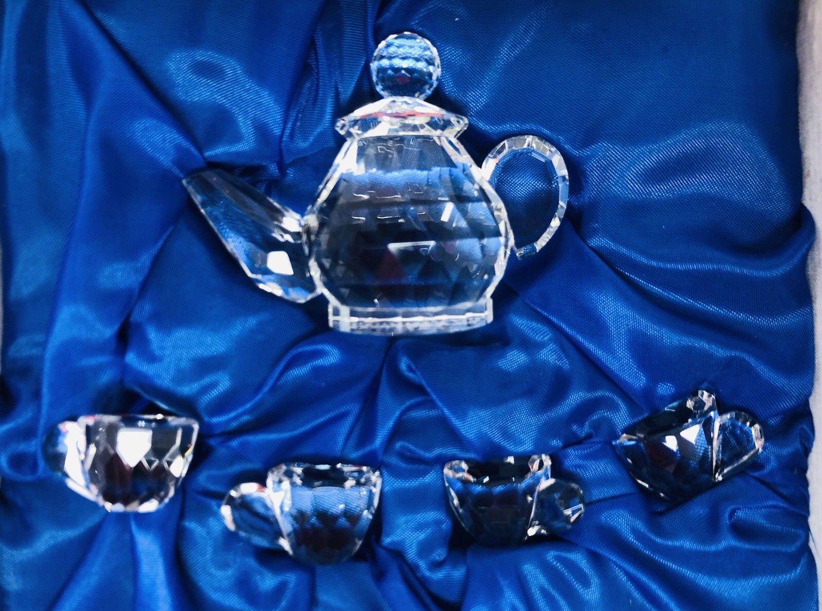 Mini Crystal Teapot, Cups & Light Display