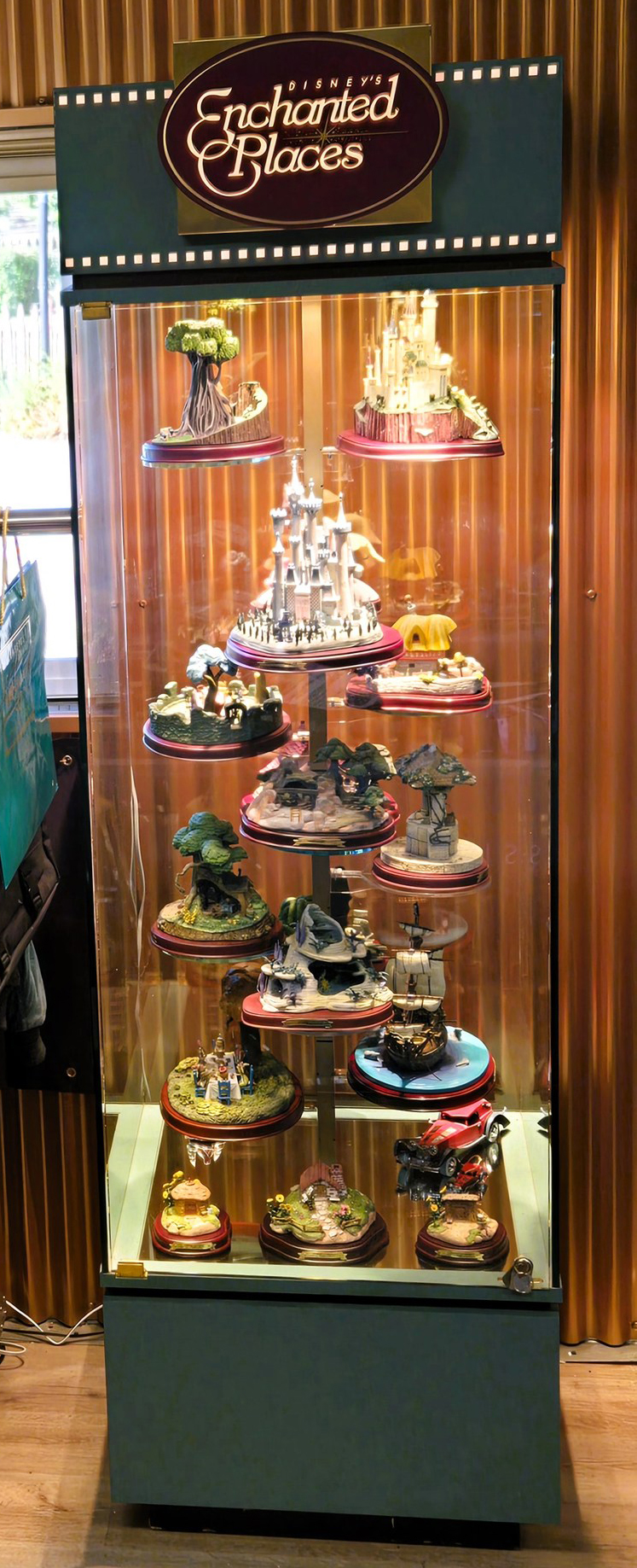 WDCC Display Case: Enchanted Places Rotating center