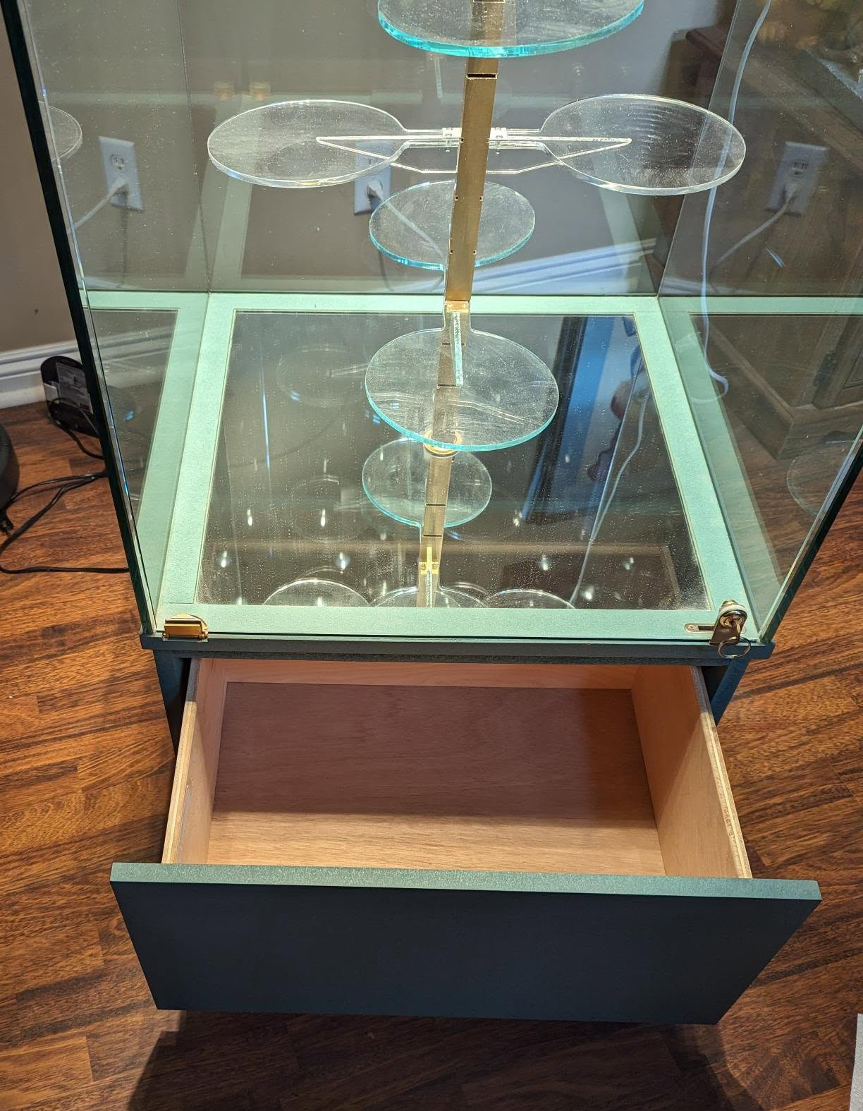 WDCC Display Case: Enchanted Places Rotating center