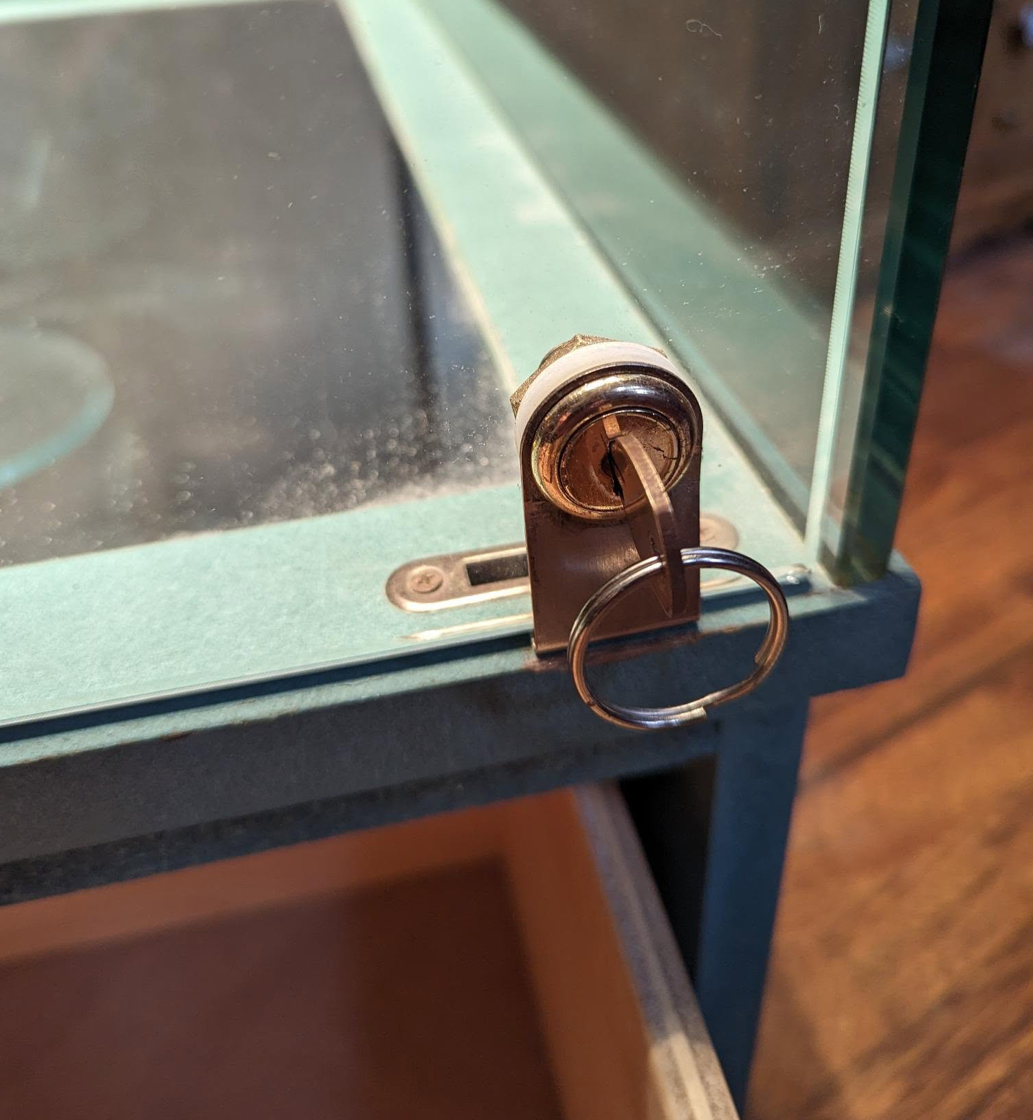 WDCC Display Case: Enchanted Places Rotating center