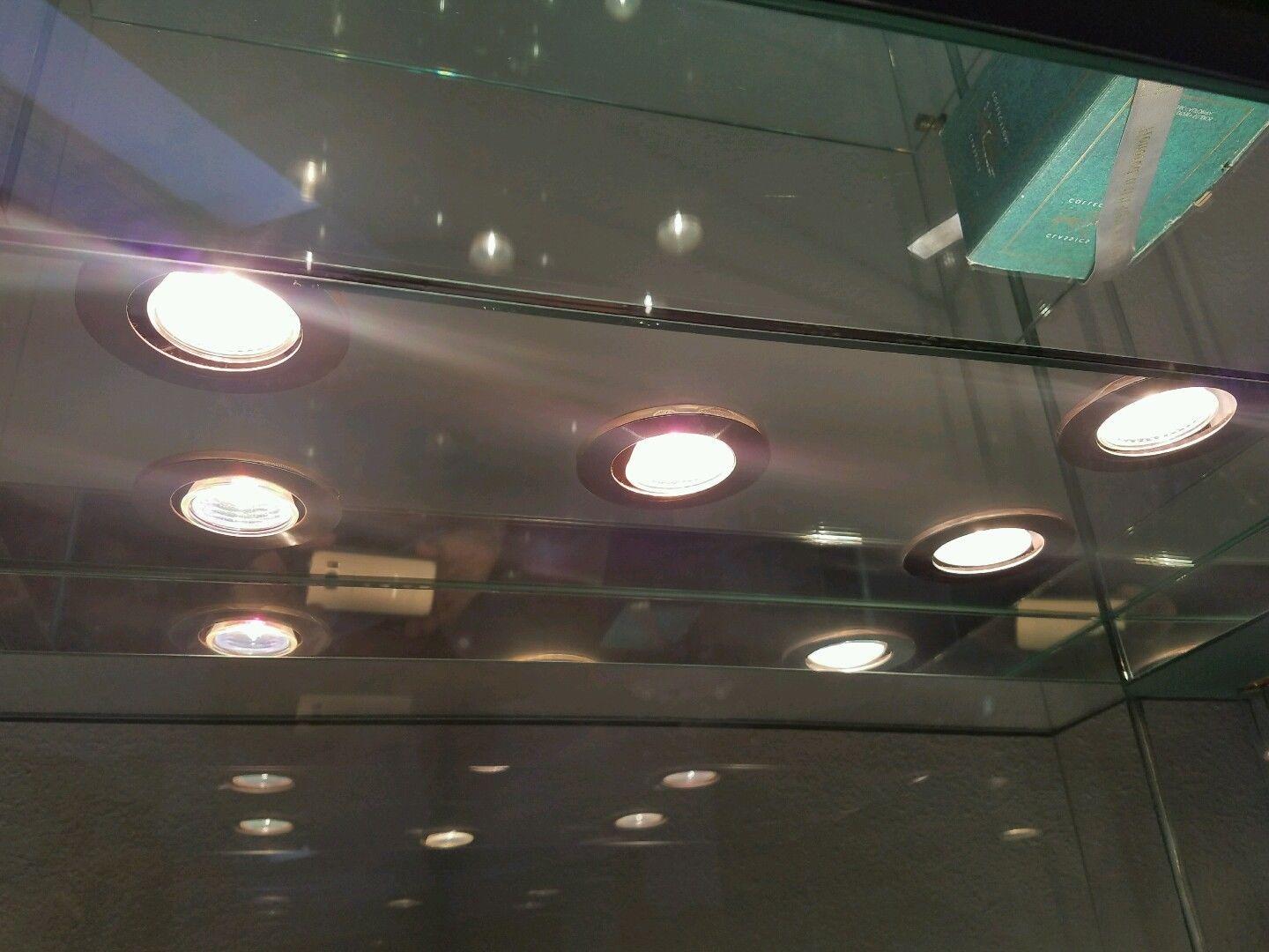 WDCC Display Case: Retail Filmstrip Header - Large - Side-Loading